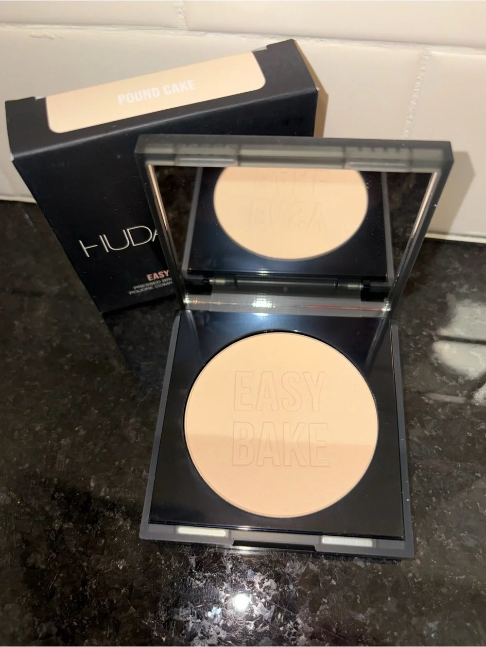 Huda Beauty - Easy Bake Loose Baking & Setting Powder (Shade: Poundcake) - New